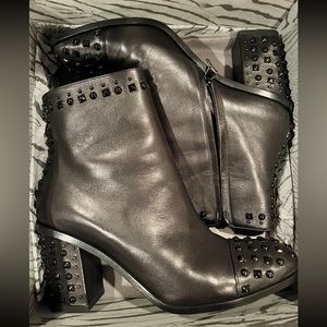 Alexander McQueen black studded boots size US 9/39. Worn once. Original owner.